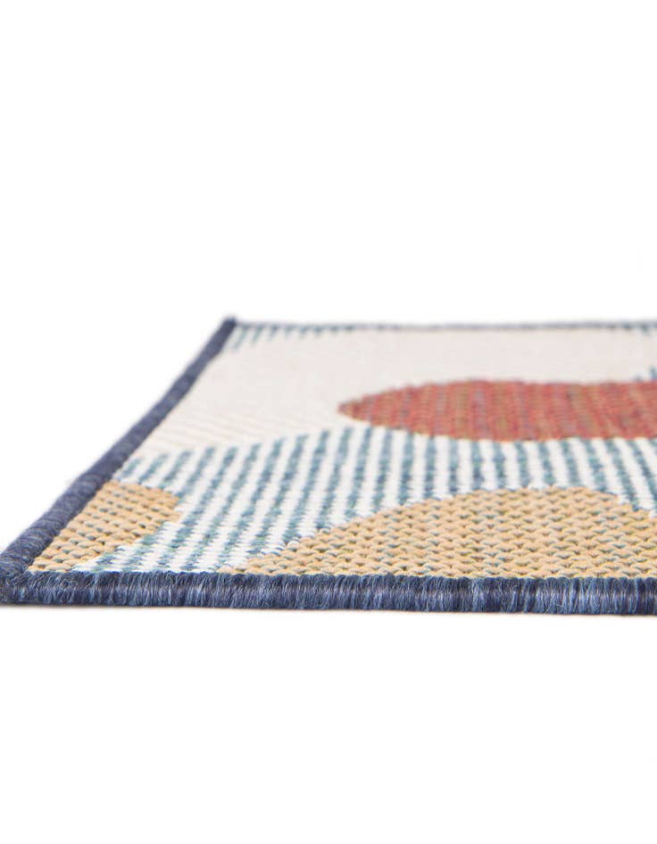 Detail image of  4' 1 x 6' 1  Washable Baja Indoor / Outdoor Rug