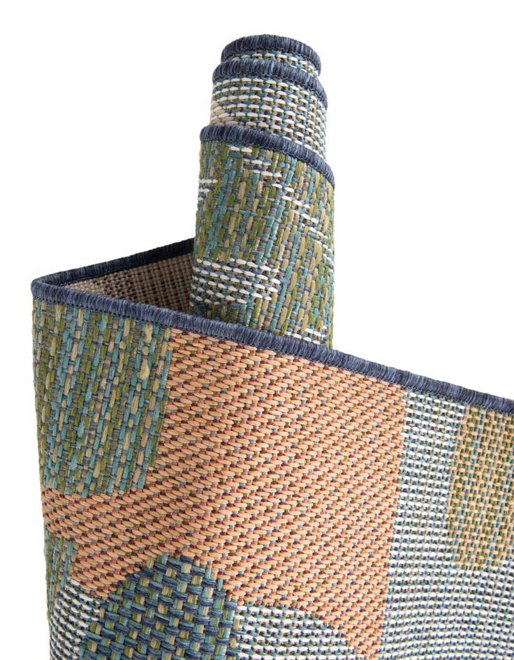 Detail image of  4' 1 x 6' 1  Washable Baja Indoor / Outdoor Rug