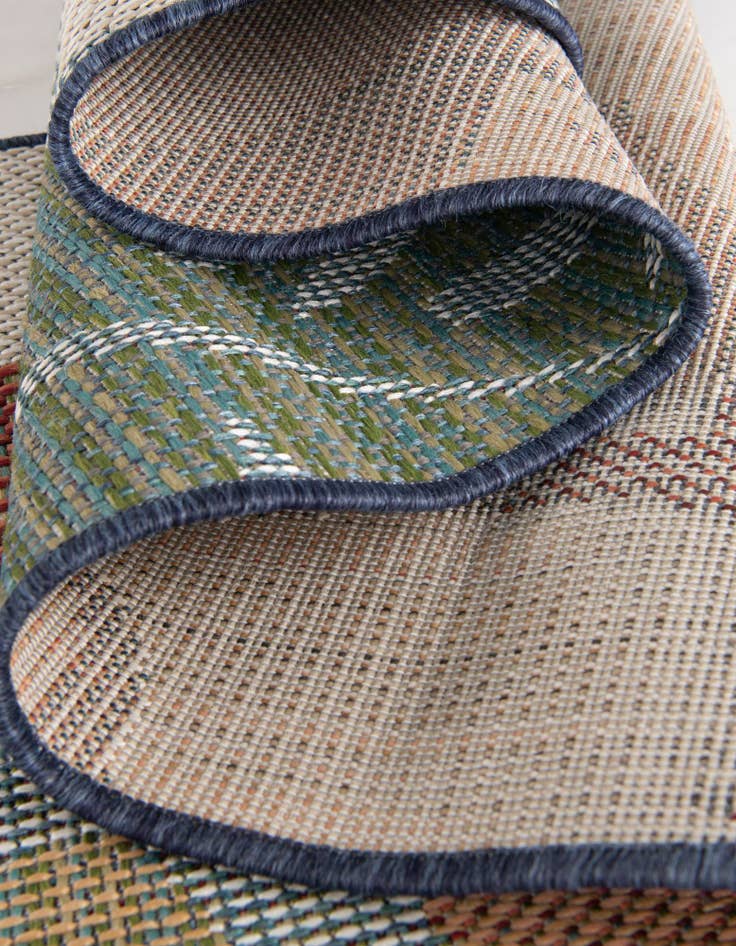 Detail image of  4' 1 x 6' 1  Washable Baja Indoor / Outdoor Rug