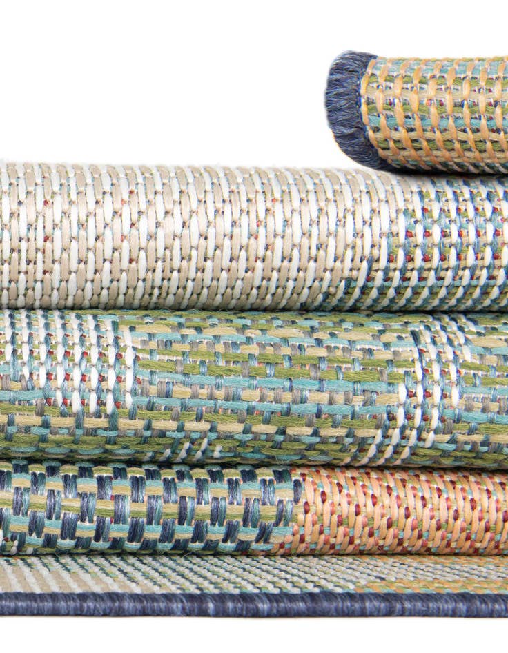 Detail image of  4' 1 x 6' 1  Washable Baja Indoor / Outdoor Rug