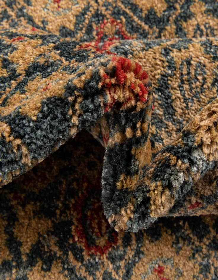 Detail image of  4' x 5' 7 Chelsea Rug