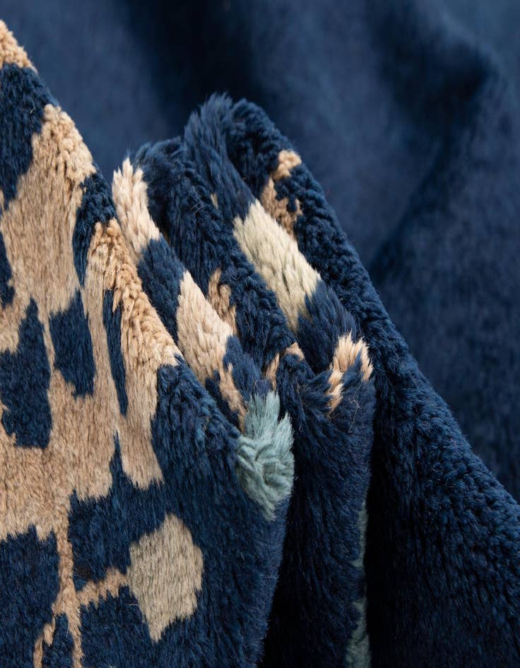 Detail image of  9' 1 x 11' 9  Hand Knotted China Peking Rug