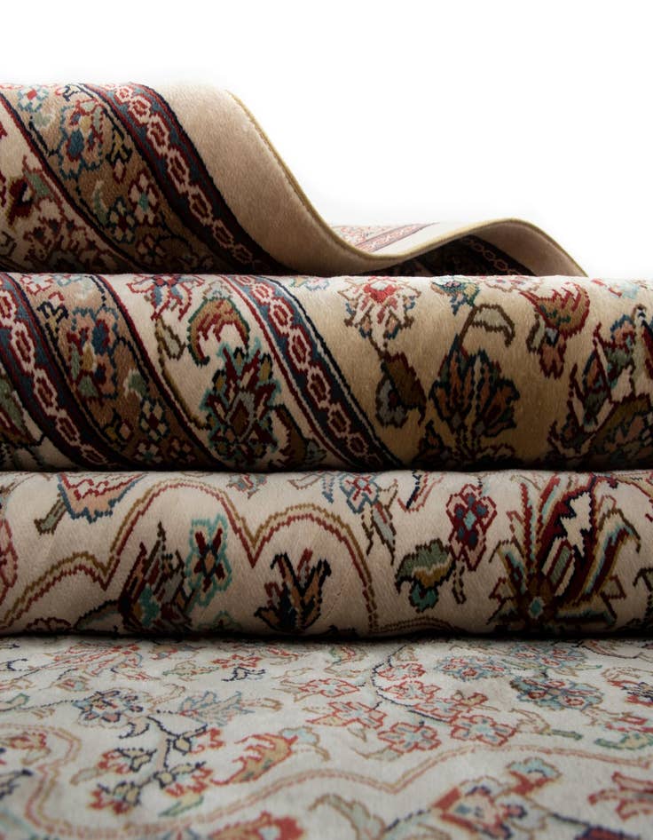 Detail image of  6' 8 x 9' 11 China Silk Rug