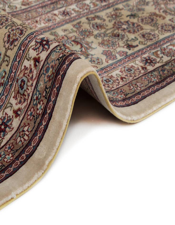 Detail image of  6' 8 x 9' 11 China Silk Rug