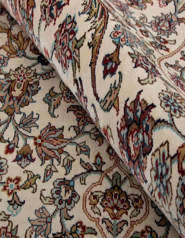 Detail image of  6' 8 x 9' 11 China Silk Rug