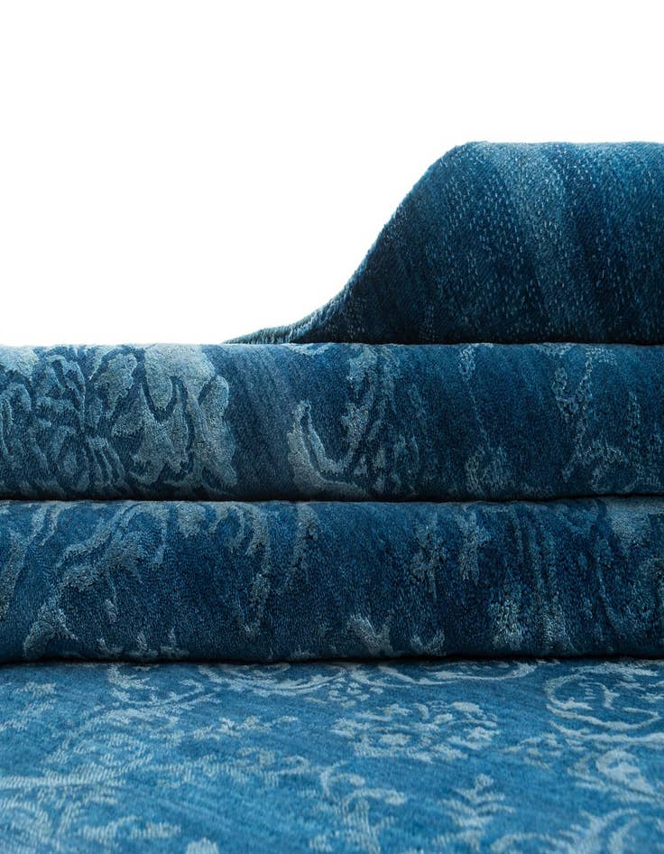 Detail image of  4' 11 x 6' 6 Damask with Silk Rug