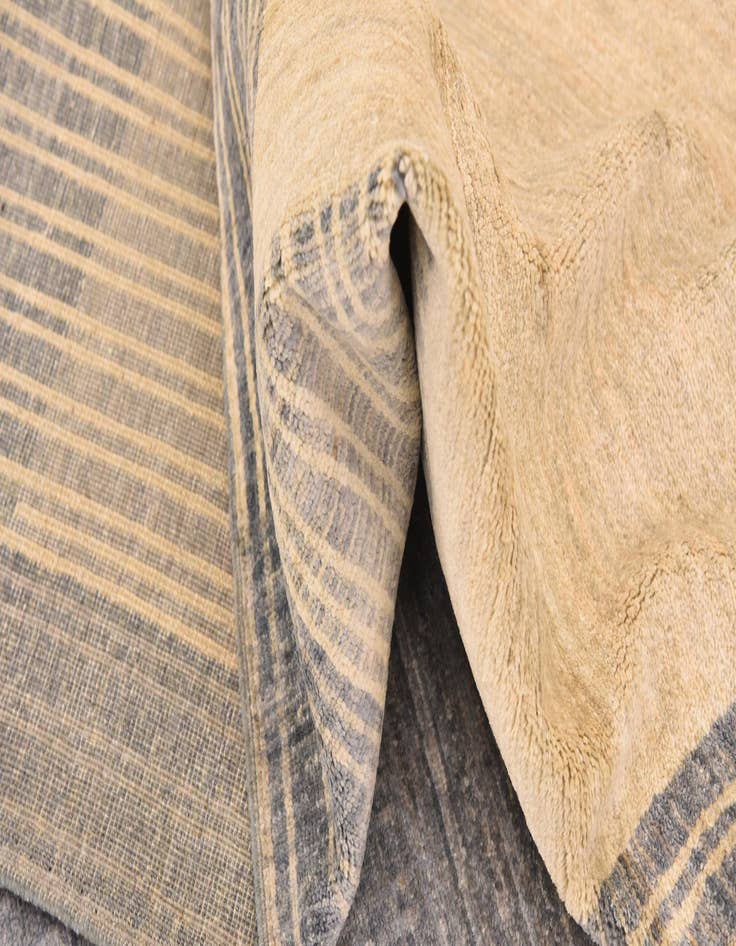 Detail image of  5' 9 x 7' 9  Hand Knotted Darya Wool Rug