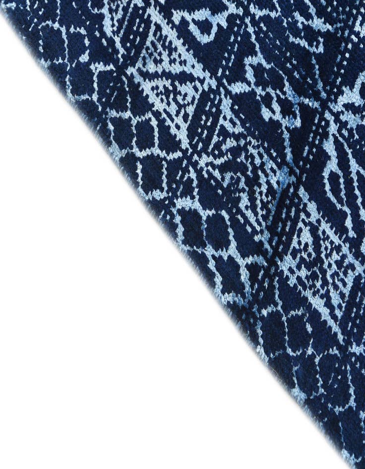 Detail image of  5' 1 x 8'  Hand Knotted Darya Rug