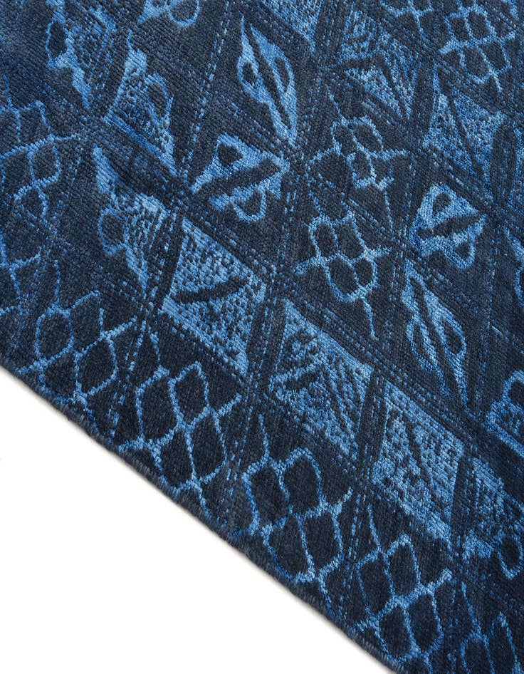 Detail image of  8' x 10'  Hand Knotted Darya Rug