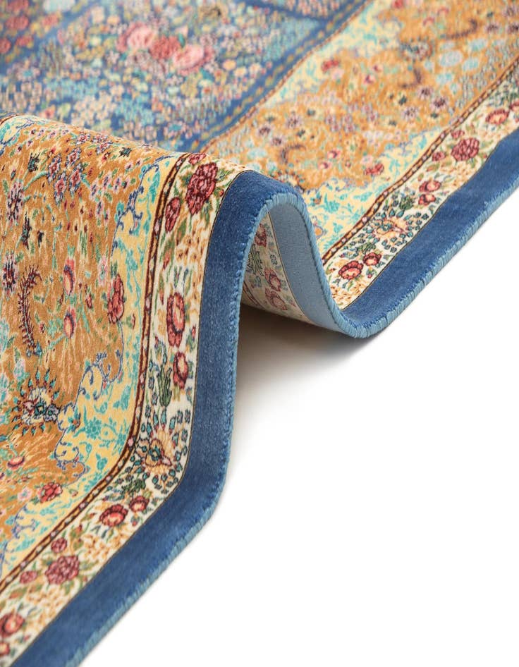 Detail image of  4' 9 x 7' 5 Ghom Design Rug