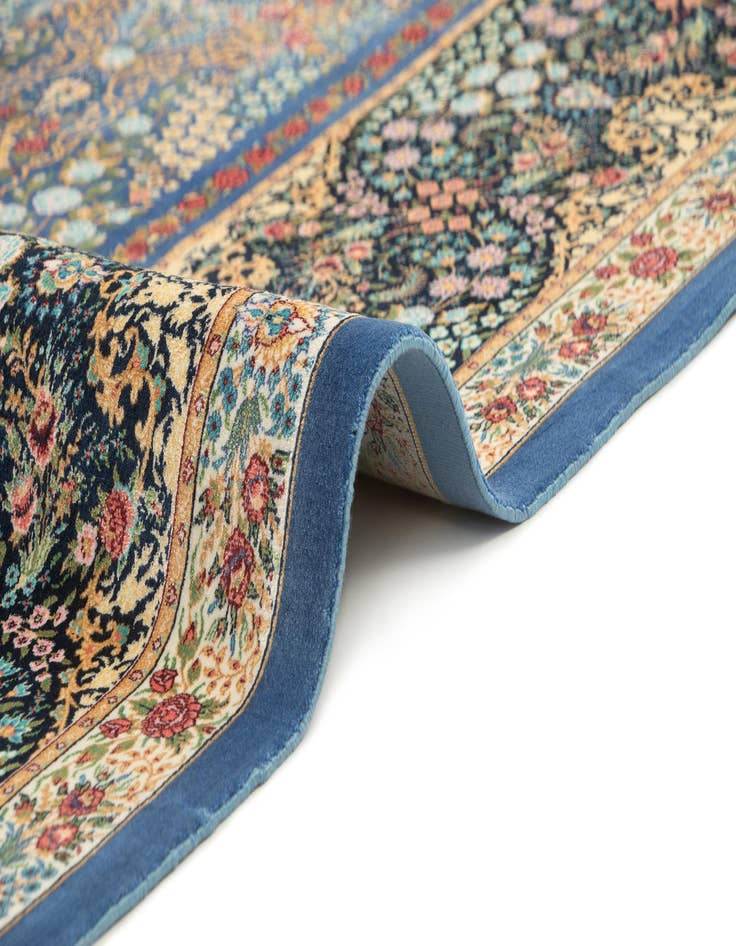 Detail image of  6' 6 x 9' 8 Ghom Design Rug