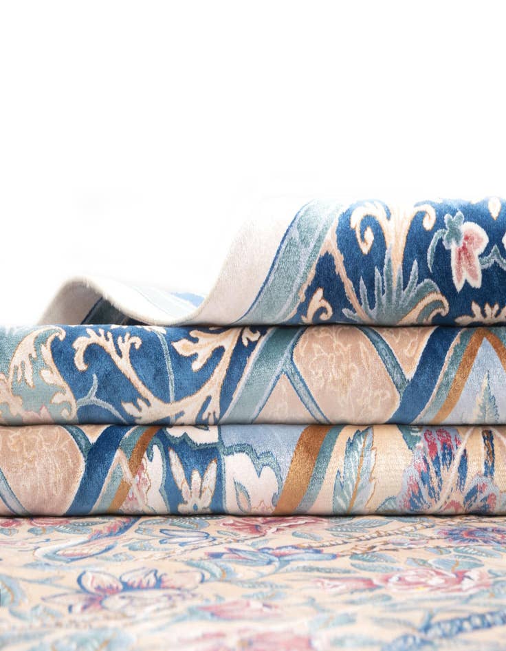 Detail image of  6' 7 x 9' 10 Ghom Design Rug