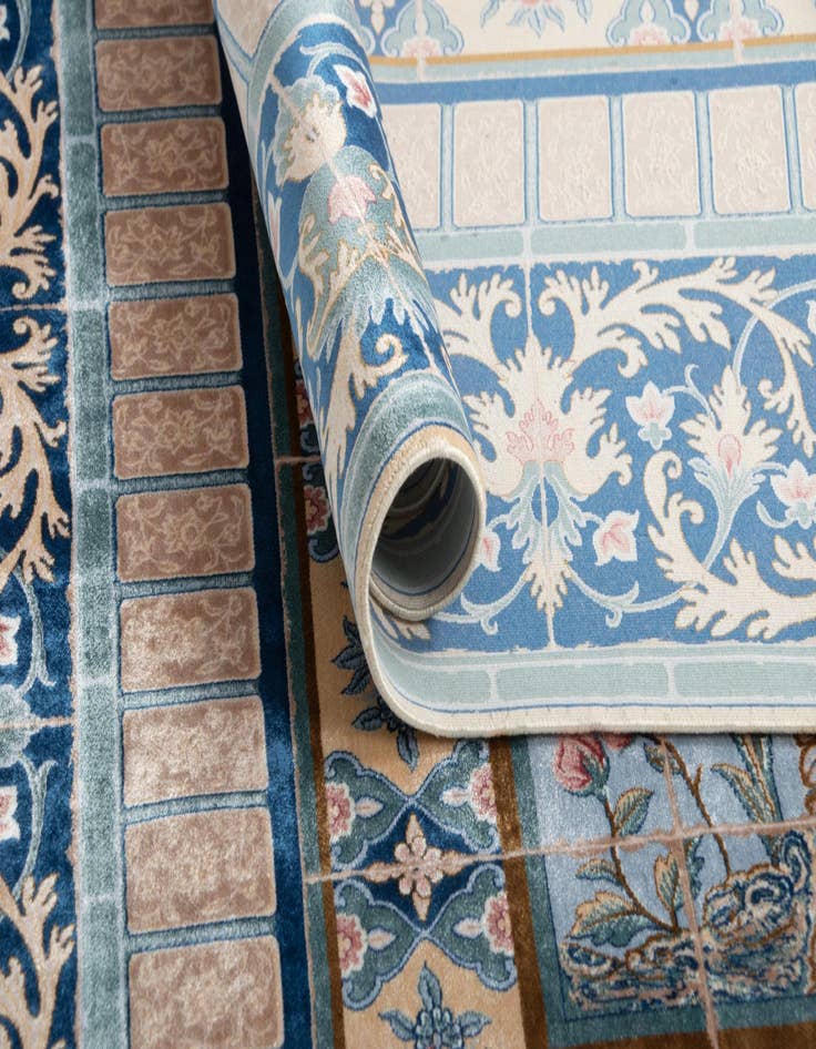 Detail image of  4' 11 x 7' 5 Ghom Design Rug