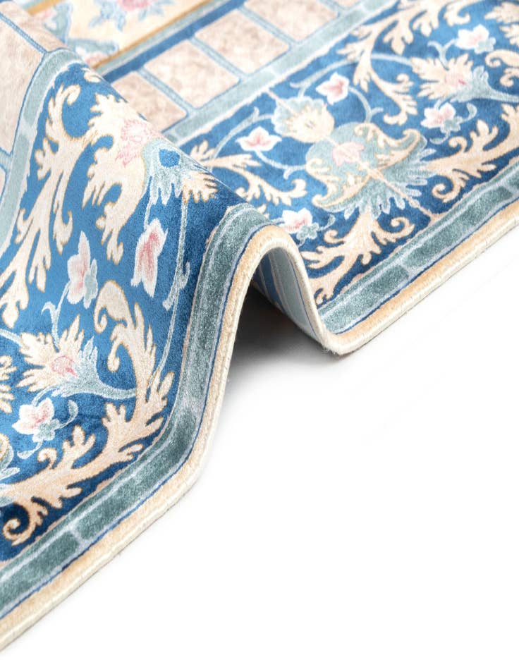 Detail image of  4' 11 x 7' 5 Ghom Design Rug