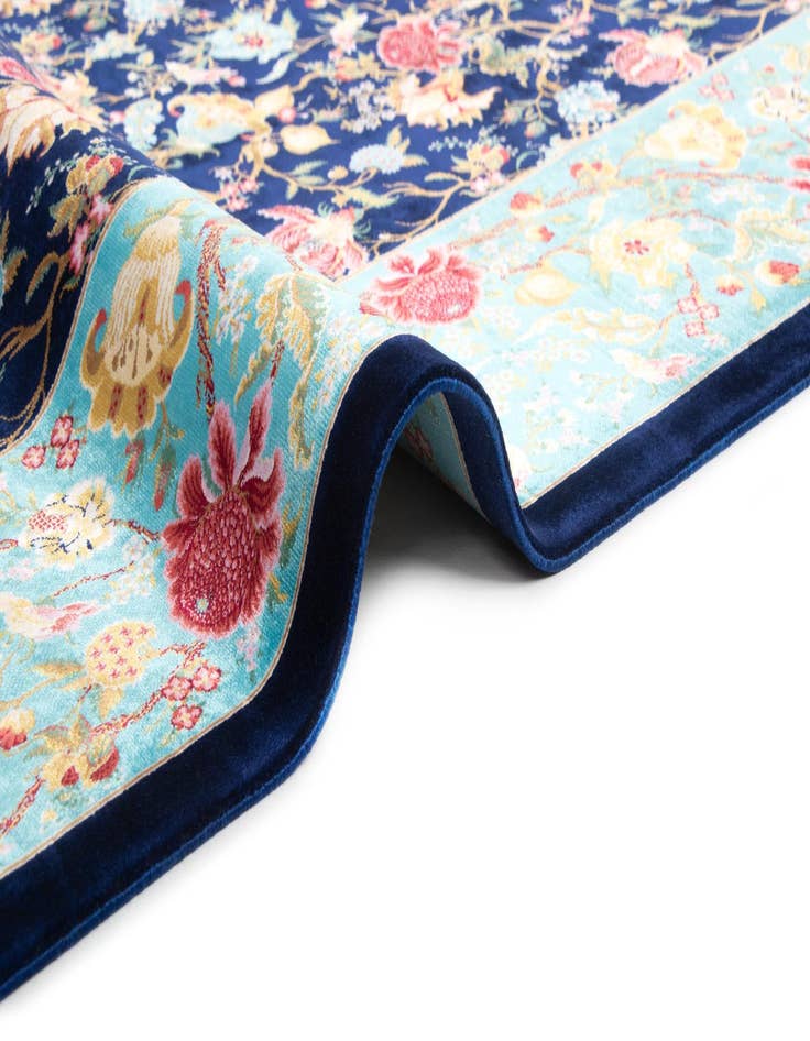 Detail image of  5' 11 x 9' 2 Ghom Design Rug