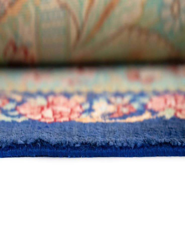 Detail image of  2' 7 x 4' Ghom Silk Rug