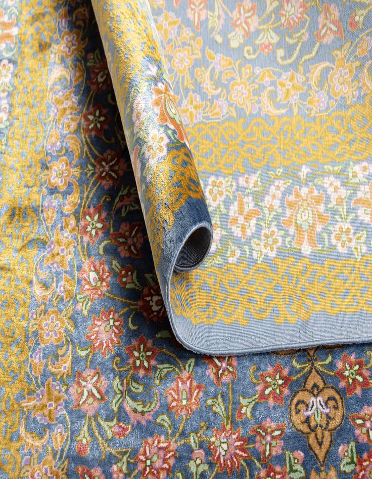 Detail image of  2' 7 x 4' Ghom Silk Rug