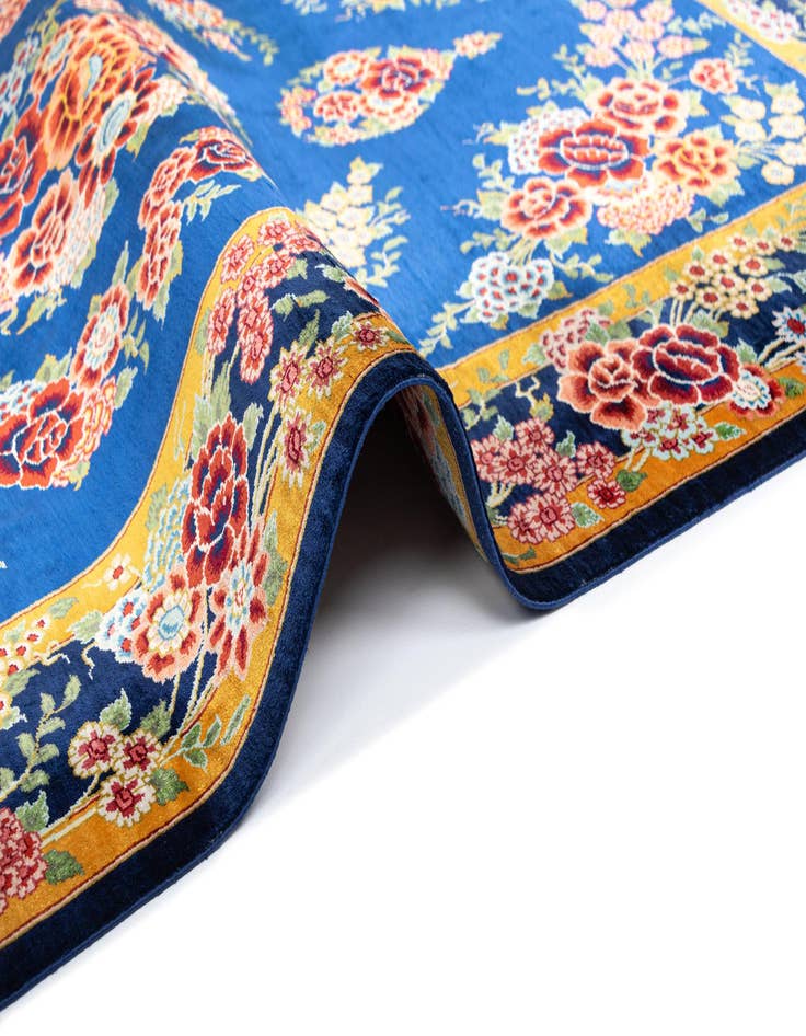 Detail image of  2' 7 x 4' Ghom Silk Rug