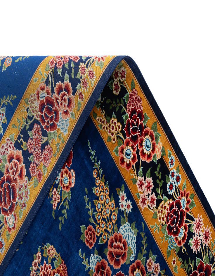 Detail image of  2' 7 x 4' Ghom Silk Rug