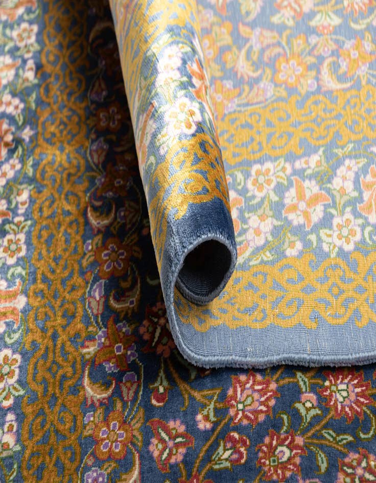 Detail image of  2' 7 x 4' 2 Ghom Silk Rug