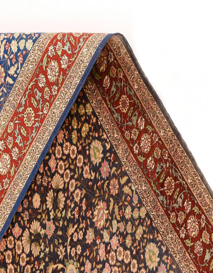 Detail image of  2' 7 x 4' 1 Kayseri Silk Rug