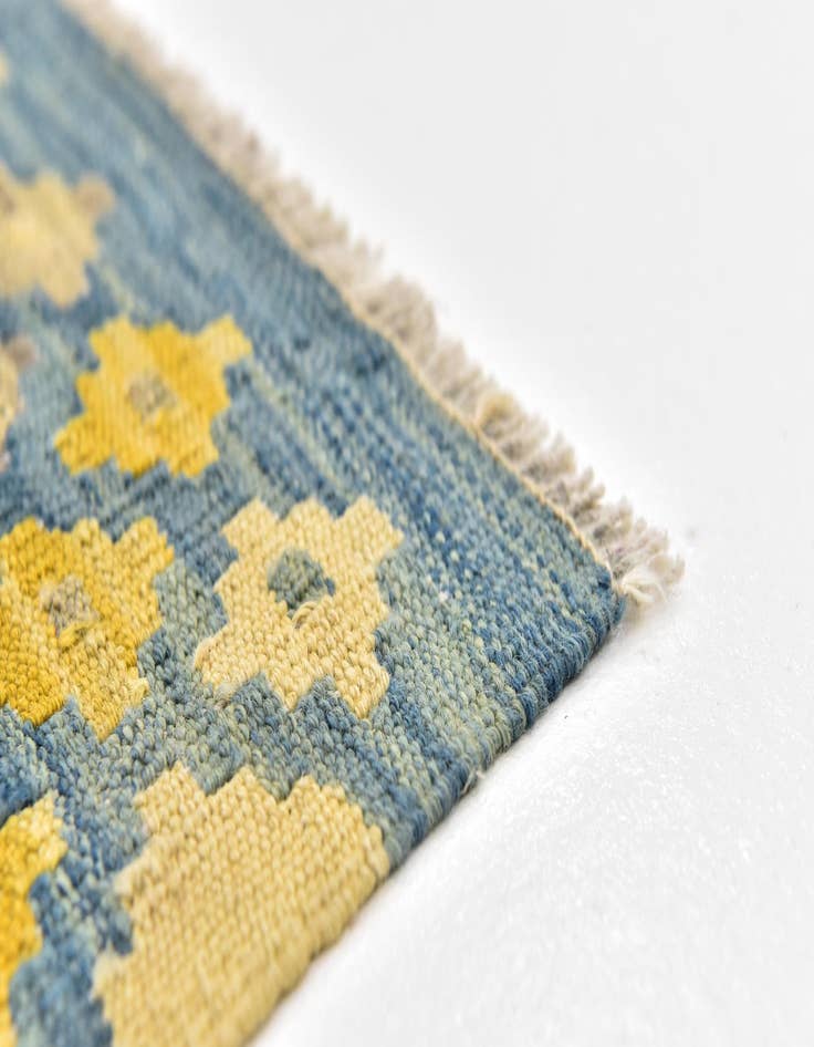 Detail image of  3' 4 x 5'  Hand Woven Kilim Modern Wool Rug