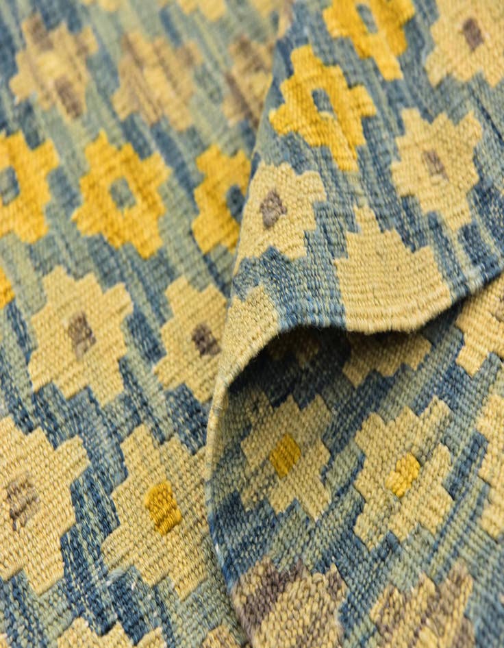 Detail image of  3' 4 x 5'  Hand Woven Kilim Modern Wool Rug