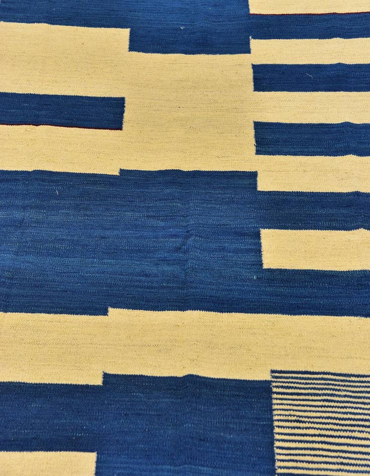 Detail image of  4' 2 x 5' 10  Hand Woven Kilim Modern Wool Rug
