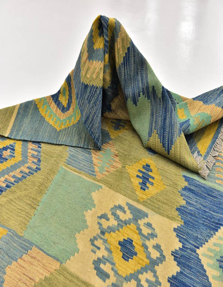 Detail image of  5' 9 x 8'  Hand Woven Kilim Modern Wool Rug