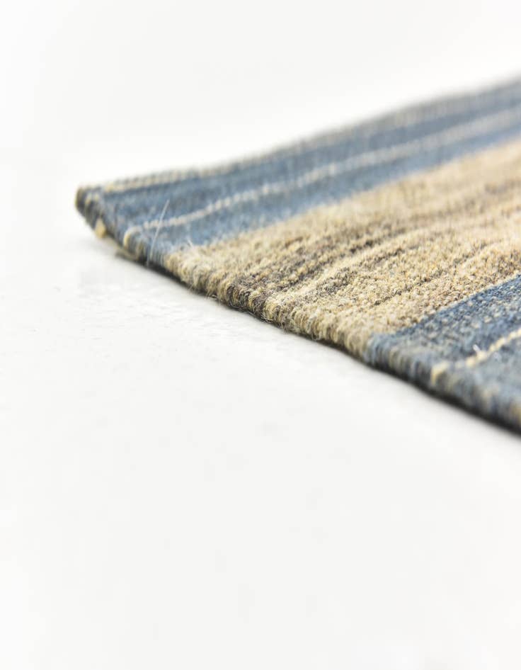 Detail image of  5' 10 x 7' 4  Hand Woven Kilim Modern Wool Rug