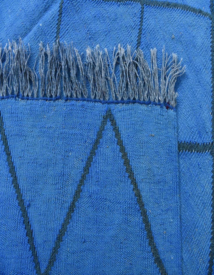 Detail image of  5' 4 x 7' 8  Hand Woven Kilim Modern Wool Rug