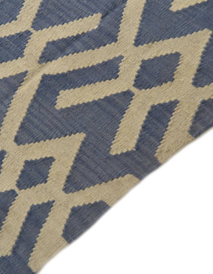 Detail image of  4' 9 x 5' 6  Hand Woven Kilim Modern Wool Rug