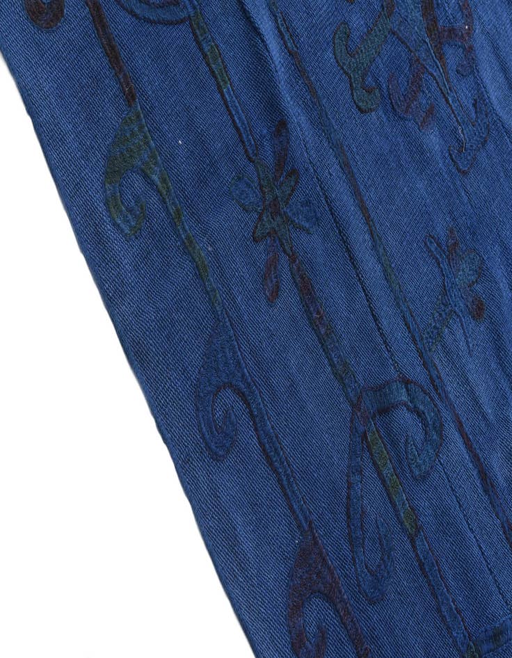 Detail image of  5' 6 x 7' 6  Hand Woven Kilim Suzani Wool Rug