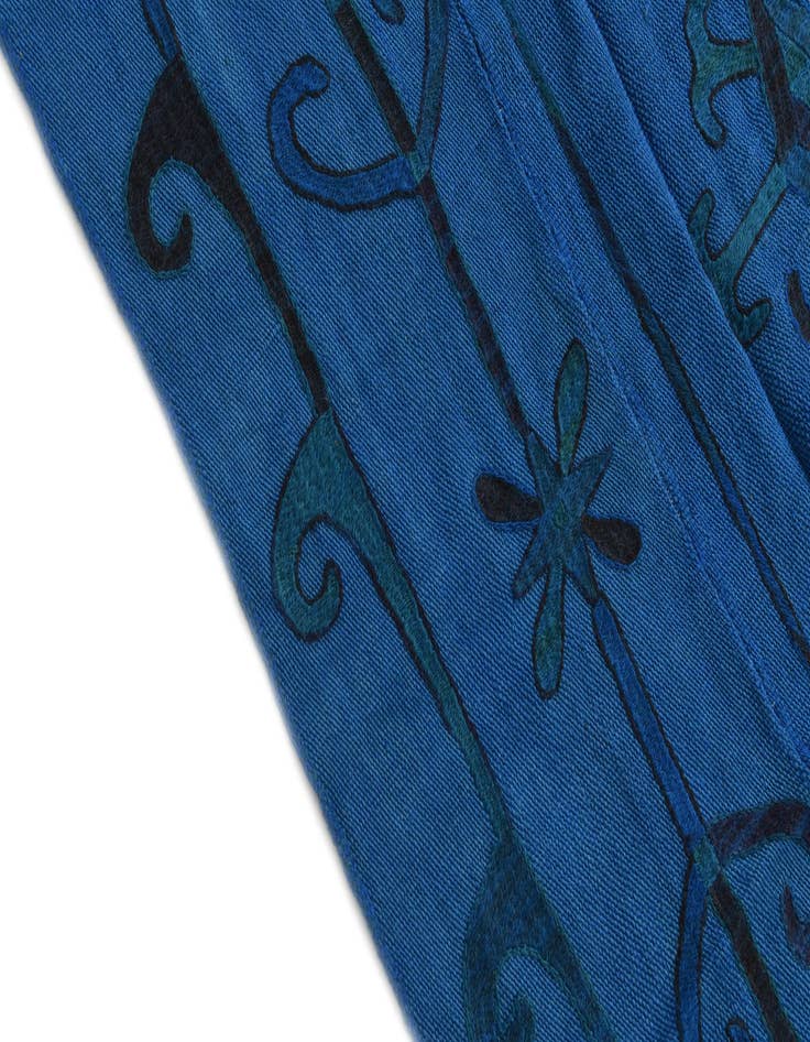 Detail image of  5' 6 x 7' 7  Hand Woven Kilim Suzani Wool Rug