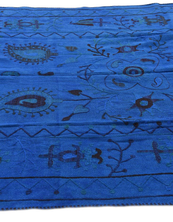 Detail image of  4' 10 x 6' 6  Hand Woven Kilim Suzani Wool Rug