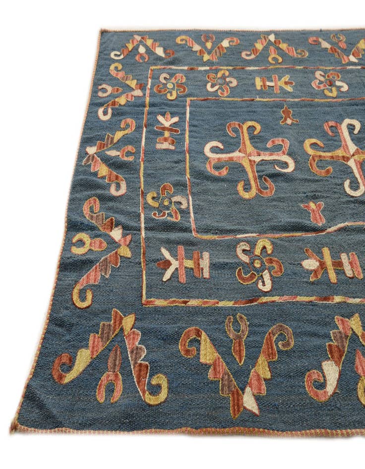 Detail image of  4' 9 x 6' 6  Hand Woven Kilim Suzani Wool Rug