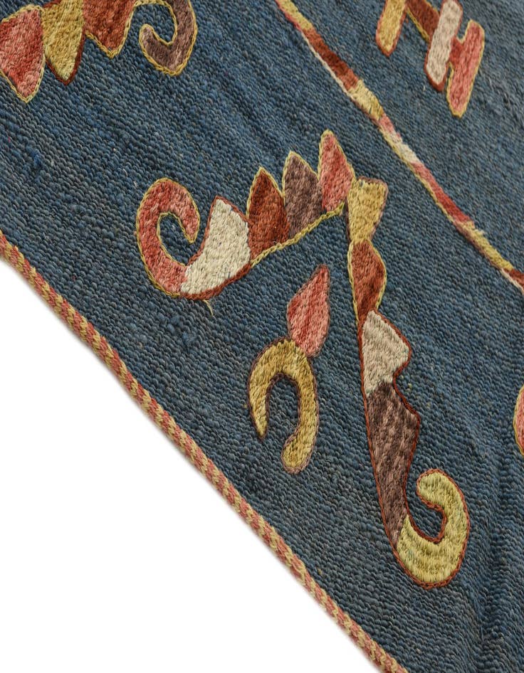 Detail image of  4' 9 x 6' 6  Hand Woven Kilim Suzani Wool Rug