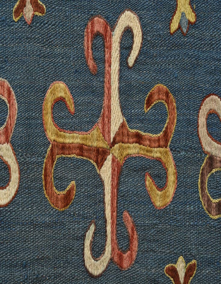 Detail image of  4' 9 x 6' 6  Hand Woven Kilim Suzani Wool Rug