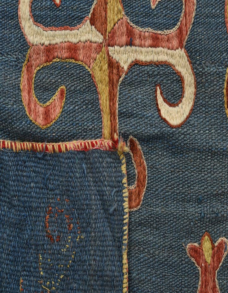 Detail image of  4' 9 x 6' 6  Hand Woven Kilim Suzani Wool Rug