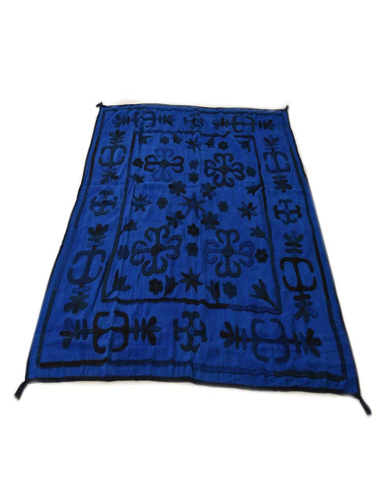 Detail image of  5' 7 x 6' 5  Hand Woven Kilim Suzani Wool Rug