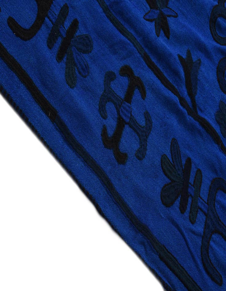 Detail image of  5' 7 x 6' 5  Hand Woven Kilim Suzani Wool Rug