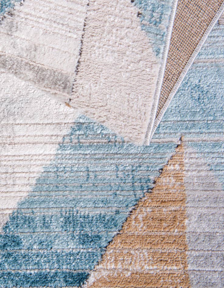 Detail image of  7' x 10' Leipzig Rug
