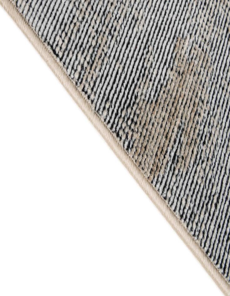 Detail image of  5' 4 x 7' 9 Lola Rug