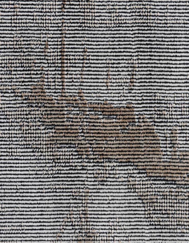 Detail image of  5' 4 x 7' 9 Lola Rug