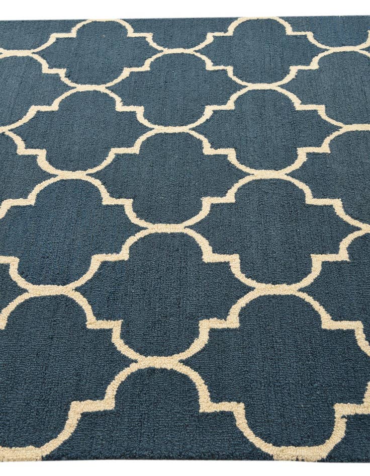 Detail image of  5' x 7' 10 Luna Rug