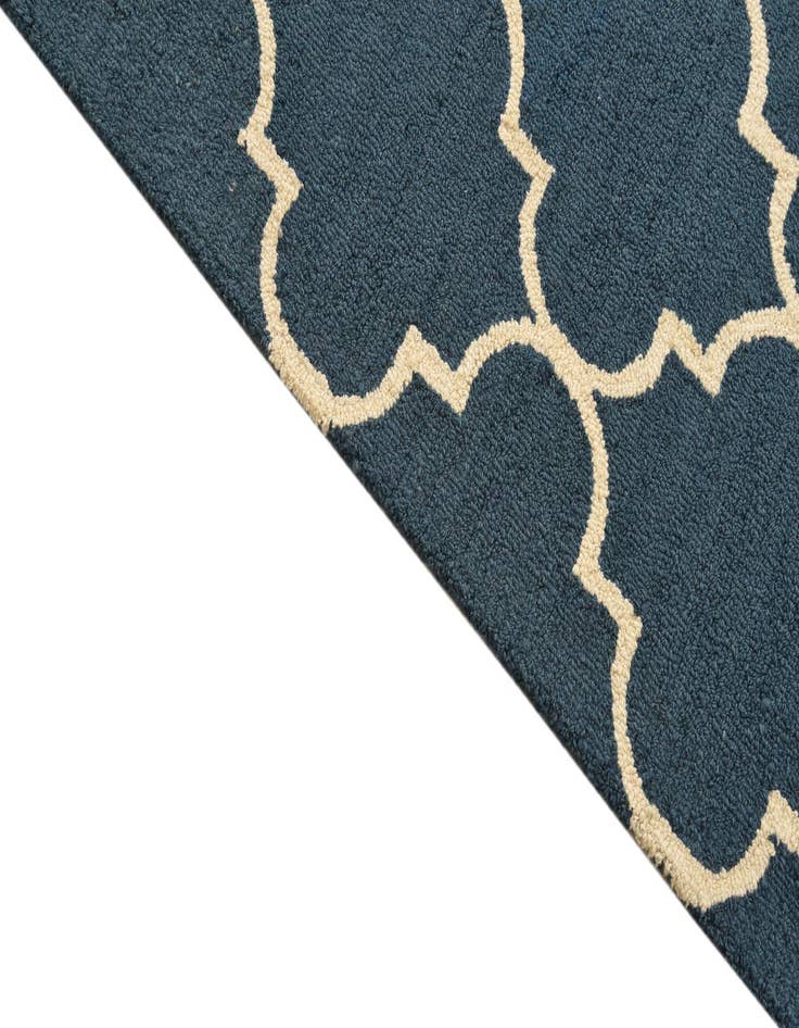 Detail image of  5' x 7' 10 Luna Rug
