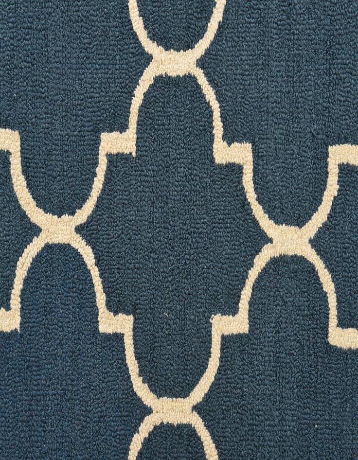 Detail image of  5' x 7' 10 Luna Rug