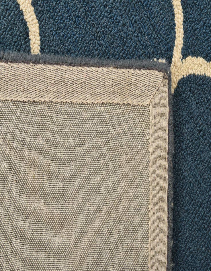 Detail image of  5' x 7' 10 Luna Rug