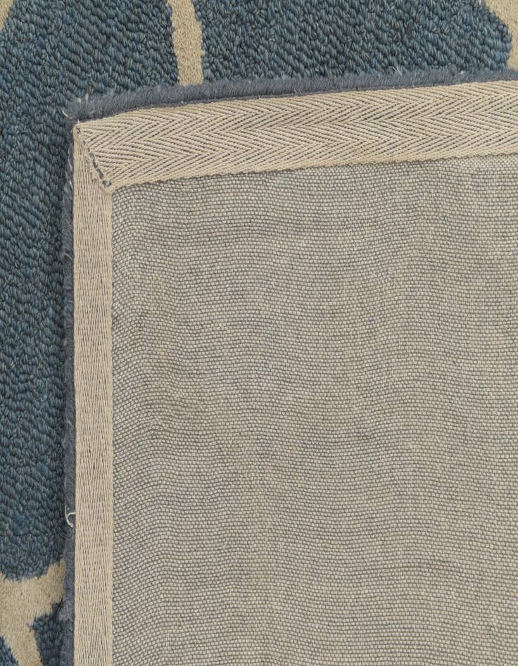 Detail image of  5' 1 x 8' Luna Wool Rug