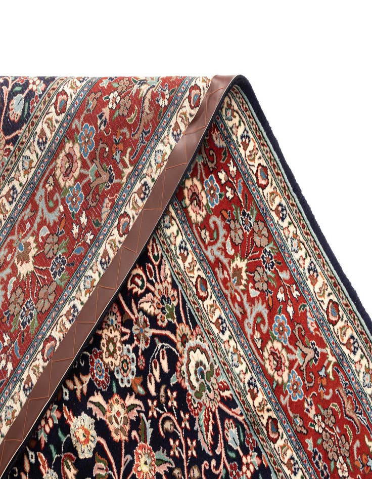 Detail image of  6' 6 x 9' 7 Mood Wool Rug